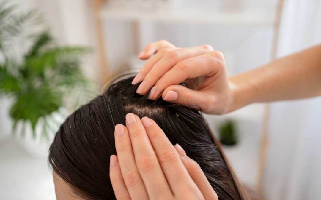 راهکارهای کنترل چربی کف سر: درمان‌های مؤثر و نکات کاربردی